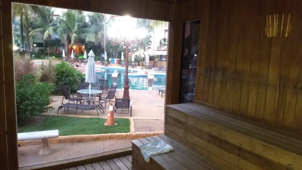 Sauna de vidro com vista para as thermas do Nobile Resort Thermas de Olimpia - Foto: Ricardo Corona -Cla Cri