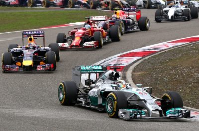 20abr2014---lewis-hamilton-largou-bem-e-se-manteve-na-primeira-posicao-do-gp-da-china-1397979266497_956x500