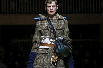 a_volta_do_corset_no_desfile_da_prada_4