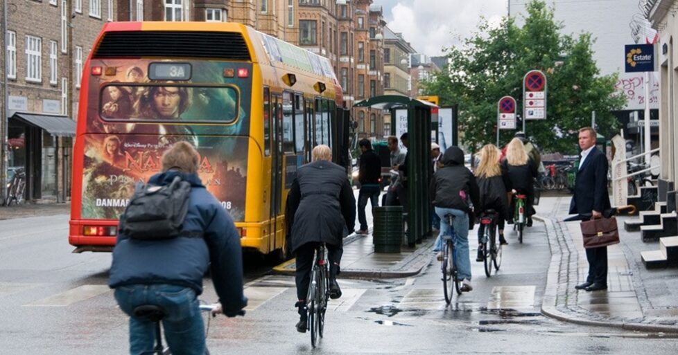 bikers-and-bus-1kx536_dsc0946