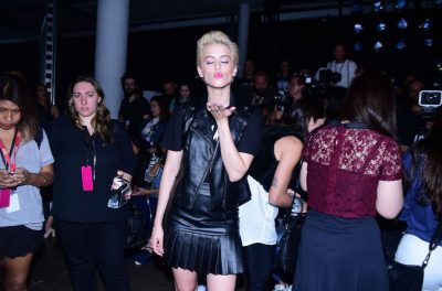 158731_sophia_abraao_luciana_jimenez_e_famosos_na_primeira_fila_do_desfile_da_riachuelo_no_spfw_sp_m