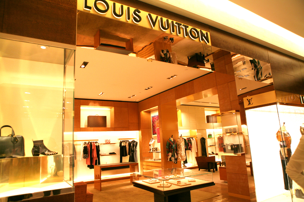 Louis-Vuitton-window-saks-nyc