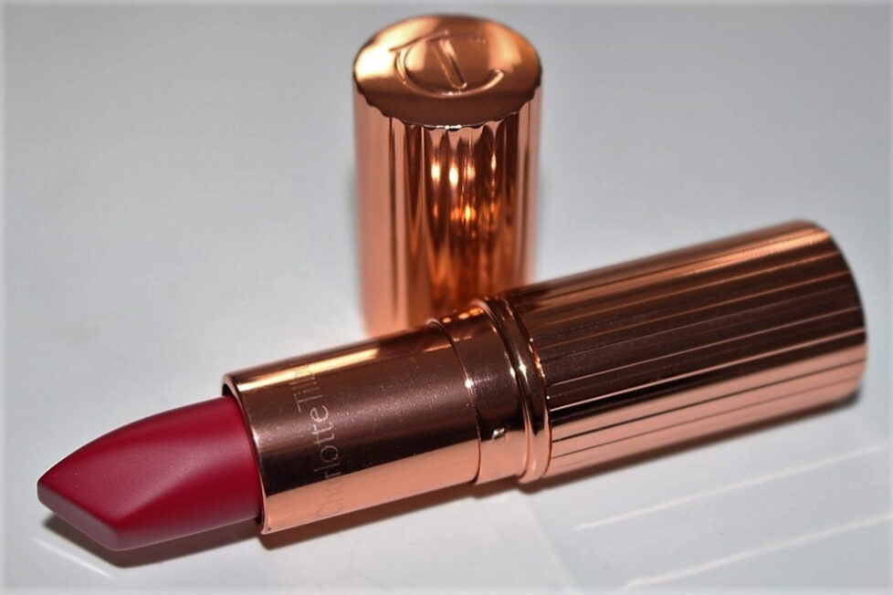 charlotte-tilbury-the-queen-matte-revolution-lipstick-review-3-1024x683